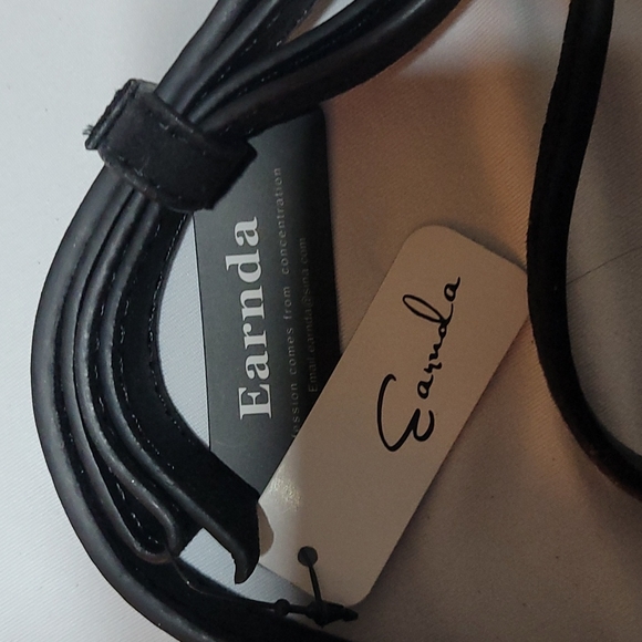 WOMENS BLACK LEATHER BELT - Picture 3 of 3